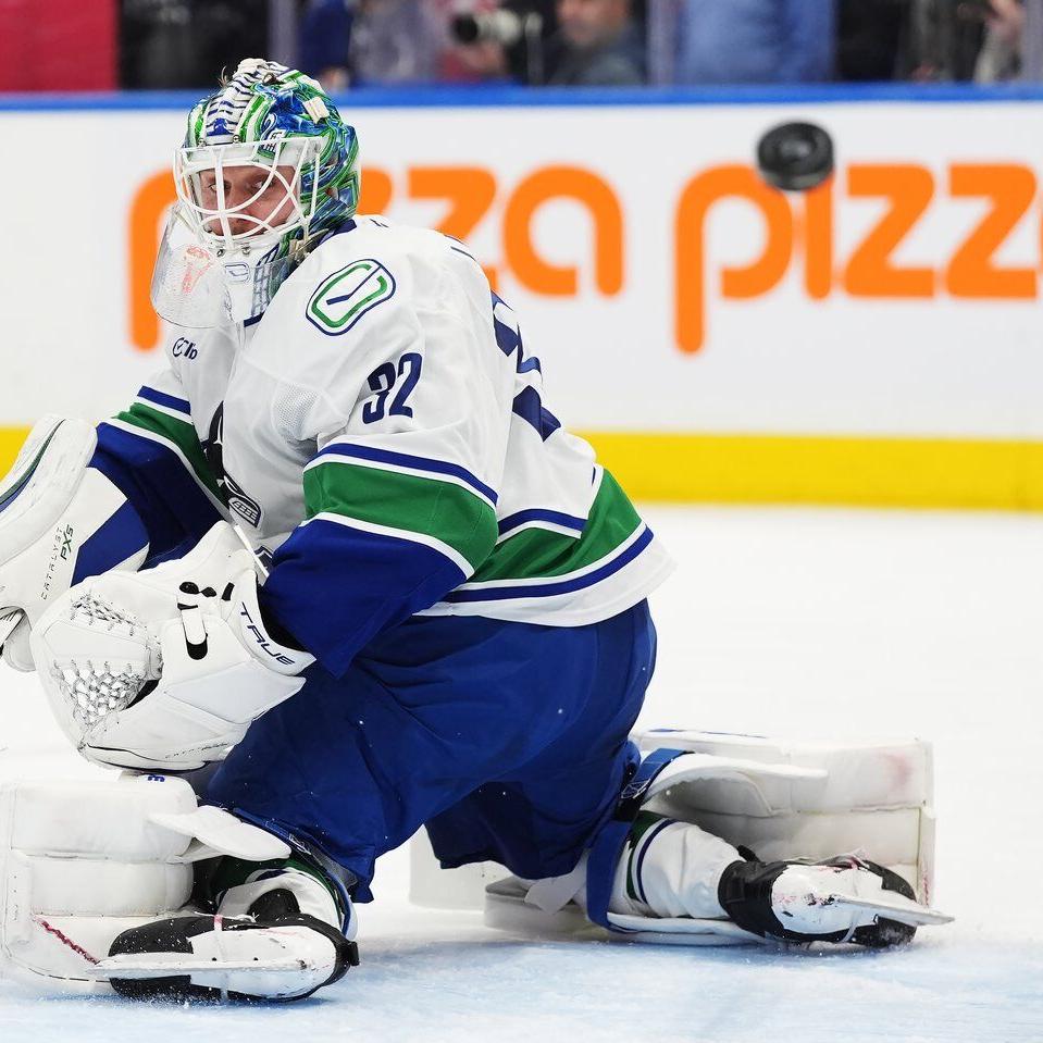 Vancouver Canucks sign goaltender Lankinen to five-year extension